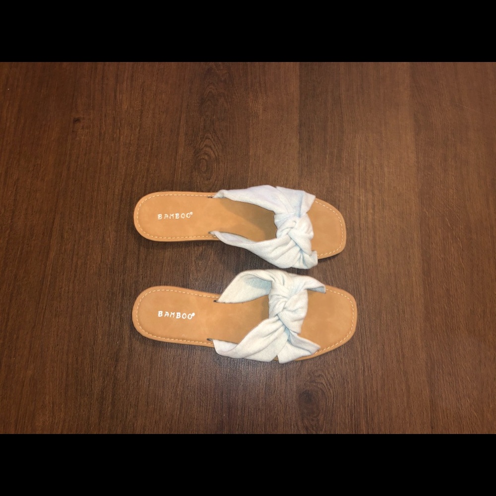 Bamboo slip sandals with tie